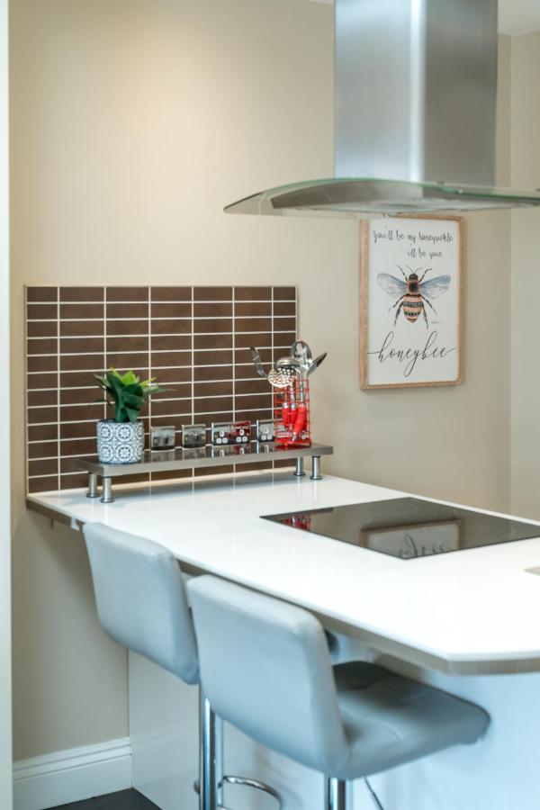 Spacious 2 Bedroom Apartment - Sleeps 6 브라이턴 외부 사진